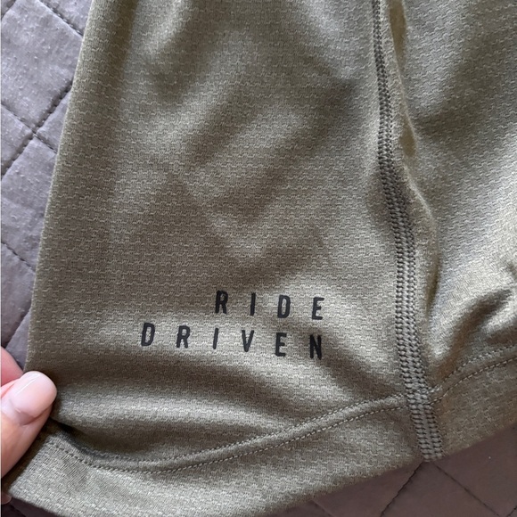 Yeti Olive Muscle Tee with Black and Yellow Print NWOT - Picture 4 of 5